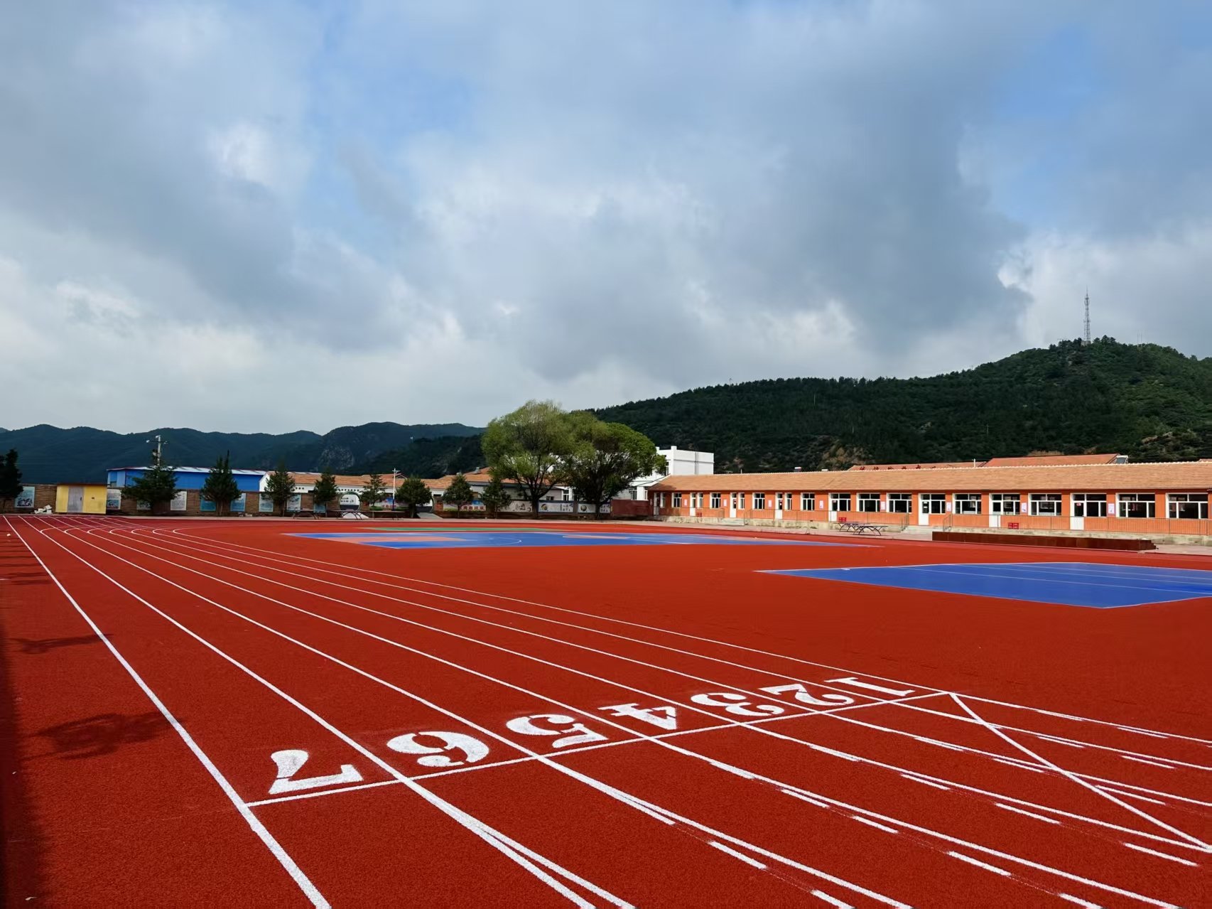 平凉市自结纹塑胶跑道硅PU - 哪里好